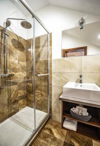 Kúpeľňa v ubytovaní Villa Zachar + 37 fotografií