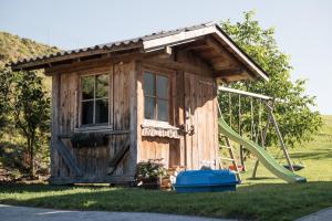 インスブルックにあるHell Hofの小さな木造遊び場