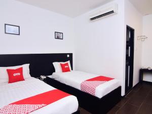 En eller flere senge i et værelse på Super OYO 43959 Astana Hotel