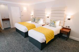 Giường trong phòng chung tại Grand Hotel