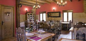 TV a/nebo společenská místnost v ubytování CASA ALTOBIERZO, 9 Habitaciones y 9 BAÑOS
