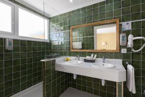 A bathroom at Hotel Araxa - Adults Only