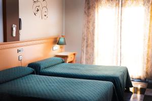 Posteľ alebo postele v izbe v ubytovaní Hotel El Cruce Chauchina