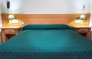 Posteľ alebo postele v izbe v ubytovaní Hotel El Cruce Chauchina