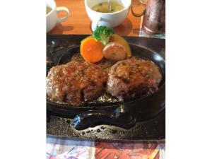 浜松市にあるHotel South Garden Hamamatsu - Vacation STAY 92684の食器 +2枚の写真
