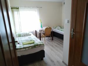Posteľ alebo postele v izbe v ubytovaní Gościniec w ogrodzie