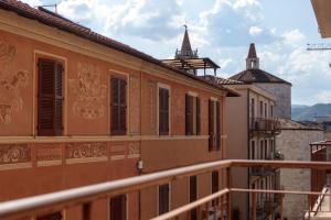 widok z balkonu budynku w obiekcie Porta della Musa w mieście Ascoli Piceno