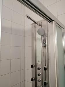 Koupelna v ubytování Zur sonnigen, eleganten Kuh + 21 fotografií