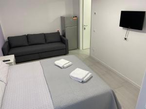 Televízia a/alebo spoločenská miestnosť v ubytovaní Stadio 1 - Appartamenti monolocali con bagno privato Verona