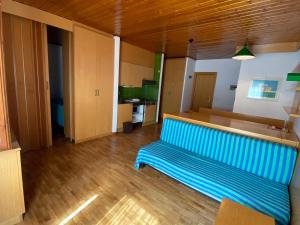 A seating area at Residence Tarvisio Camporosso