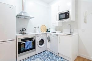 Кухня или мини-кухня в Comfy and centric- 2Bd 1Bth- Espoz y Mina
