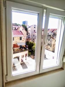 Nespecifikovaný výhled na destinaci Split nebo výhled na město při pohledu z penzionu