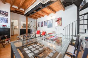 a living room with a glass table and chairs at MintyStay - Hernán Cortés in Madrid
