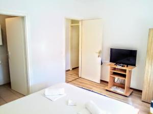 TV a/nebo společenská místnost v ubytování Maja rooms