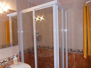Łazienka w obiekcie Bonito apartamento en Marina D'or [1ra línea de playa]