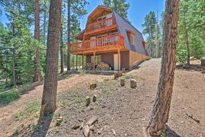 a house in the middle of the woods at Scenic Duck Creek Escape 30 Mi to Brian Head in Duck Creek Village