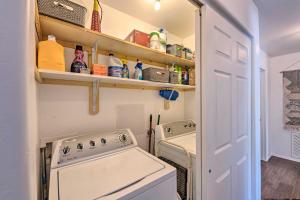 Ảnh trong thư viện ảnh của 1 Mi to Hiking Chic Show Low Escape with Fire Pit! ở White Mountain Lakes Estates