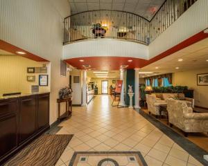 a lobby of a hospital with a waiting room at Comfort Inn & Suites Morganton South in Morganton