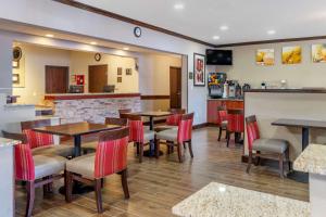 a restaurant with tables and chairs and a bar at Comfort Inn Albuquerque Airport in Albuquerque