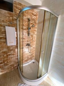 Koupelna v ubytování Java Hotel