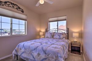 A bed or beds in a room at Inviting Retreat with Patio Less Than 1 Mi to Colorado River
