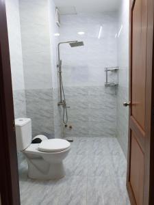 Bathroom sa Hotel Đăng Khôi Núi Sam
