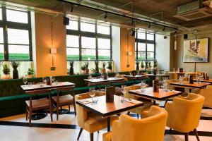 Een restaurant of ander eetgelegenheid bij The Chamberlain
