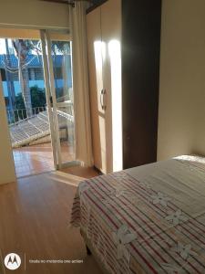 Cama o camas de una habitación en Bombinhas Canto Grande - Casa 6 Pax - Cod 291