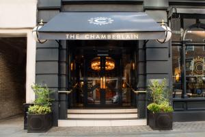 De façade/entree van The Chamberlain