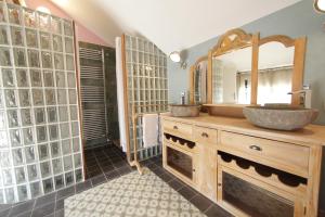 a bathroom with two sinks and a large mirror at L'annexe du chateau des Girards in Lans-en-Vercors