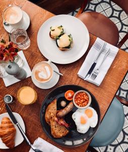 Eten bij of ergens in de buurt van het hotel


