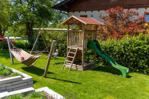 Herní místnost nebo prostor pro děti v ubytování Familienbauernhof Salmanner