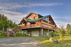 Imagen de la galería de Legacy Mountain Lodge on 40-Acre Ranch with Views!, en Palmer