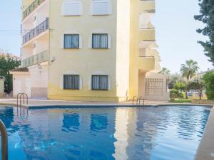 Piscine de l'établissement Apartamentos Sol Y Mar ou située à proximité