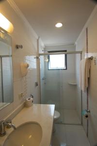 Kylpyhuone majoituspaikassa Golden Ingá Hotel