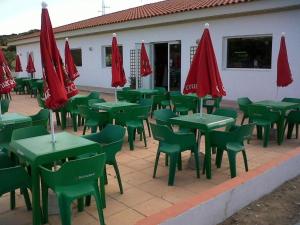 Un restaurante o sitio para comer en Hostal Ayamonte Los Mellizos