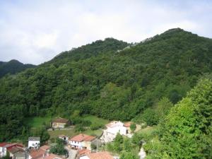 Vista aerea di Casa preciosas vistas, ubicada en medio del Parque Natural de REDES, Asturias