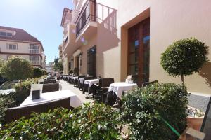 a restaurant with tables and chairs in front of a building at Casa Consistorial in Fuengirola