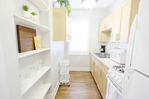 Kuchyň nebo kuchyňský kout v ubytování Global Cup Dallas Native, Lower-Greenville Ave Area + 22 fotografií