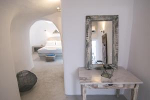 Postel nebo postele na pokoji v ubytování Theodora Suites
