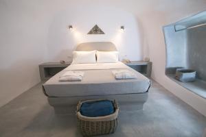 Postel nebo postele na pokoji v ubytování Theodora Suites