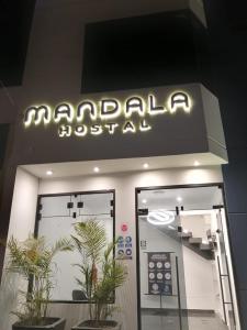 un cartel en la parte delantera de un hospital marcial en Mandala en Pisco