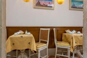 Reštaurácia alebo iné gastronomické zariadenie v ubytovaní Casa Mimma