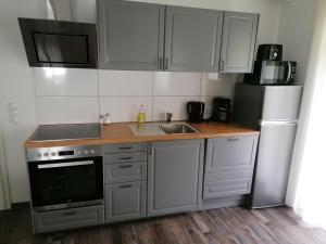 Kuchyňa alebo kuchynka v ubytovaní Fischer Ferienhaus