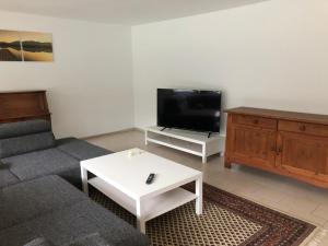 a living room with a couch and a flat screen tv at In der Luft Obergeschoss in Wesel