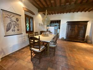 Posezení v ubytování Il Falco - Rustico-Villa mit privatem Pool in Alleinlage