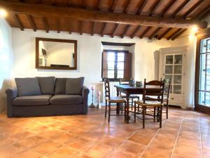 Posezení v ubytování Il Falco - Rustico-Villa mit privatem Pool in Alleinlage