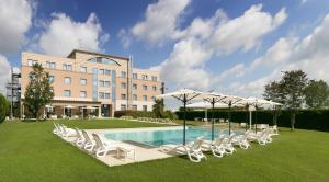 Bazén v ubytování Hotel Omnia nebo v jeho okolí