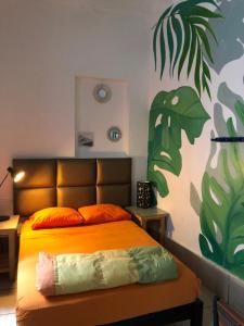 Postel nebo postele na pokoji v ubytování Waikiki Hostel