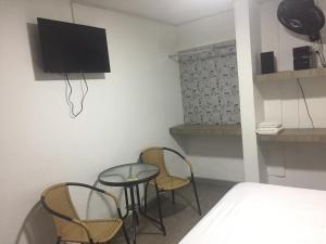 TV a/nebo společenská místnost v ubytování Hotel 42 Avenida